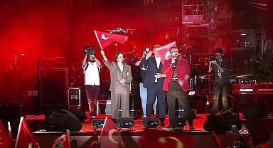 İZBB Başkanı Cemil Tugay Duman konserine katıldı... “Gençlerin daha iyi bir ülkeye kavuşması için çalışacağız” 