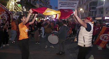 İzmir'de Galatasaray'ın şampiyonluğu kutlandı