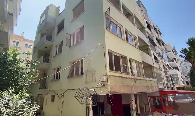 İzmir’de yıkılacak binanın bodrum katında 3 kafatası bulundu