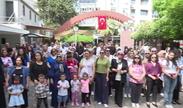 İzmirli annelere en özel kutlama