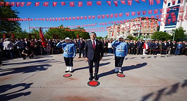Kartal’da 19 Mayıs kutlamaları, çelenk sunma töreniyle başladı