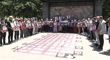 ‘Kayıplar Haftası’ etkinliğinde konuşan DEM Parti Eş Genel Başkanı Hatimoğulları: “Bedel ödeyen herkesten resmi bir ağızla özür dilenmelidir”