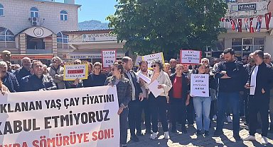 Kemalpaşalı çay üreticilerinden 'fiyat' protestosu: