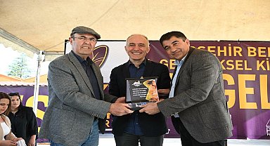 Kırşehir Belediye Başkanı Ekicioğlu, 4. Kitap Fuarı'nda söyleşilere katıldı