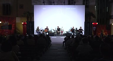Konak Sanathane'de düzenlenen Eshik Ensemble Konseri yoğun ilgi gördü