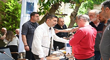 Kuşadası Belediye Başkanı Günel, çarşı esnafı ile bir araya geldi