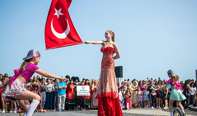 Kuşadası’nda 19 Mayıs coşkuyla kutlandı