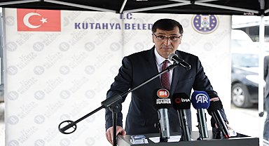Kütahya’da Parmakören Mahallesi Tavşanlı Yolu’nda kurban pazarı açıldı