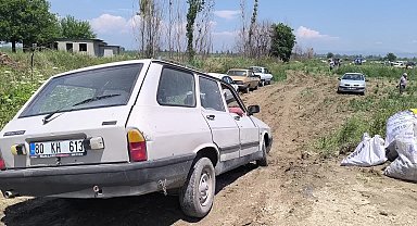 Mahsulünü satamayan Kadirlili çiftçi soğan tarlasını halka açtı