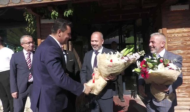 Manisa Büyükşehir Belediye Başkan Zeyrek, halk otobüsü esnafıyla bir araya geldi