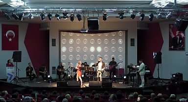 Manisa Büyükşehir Belediyesi Pop Orkestrası ilk konserini verdi