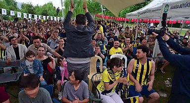 Manisalılar, Euroleague finalini Büyükşehir Belediye Başkanı Zeyrek'le birlikte izledi