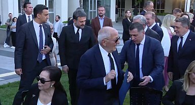Mansur Yavaş: Sanatçılara vefa göstermek lazım. Sanatçılar asla unutulmazlar