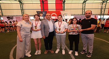 Merkezefendi Belediye Başkanı Doğan, turnuvalarda başarılı olan sporculara madalyalarını takdim etti 