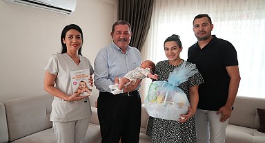 Milas Belediyesi ekipleri “Hoş Geldin Bebek” projesi kapsamında aileleri ziyaret ediyor