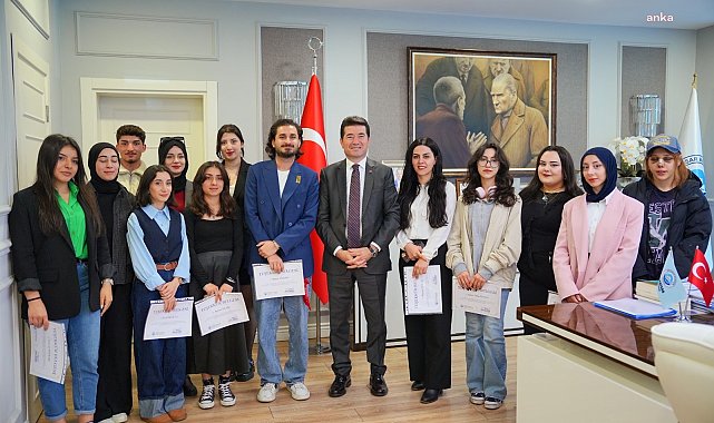 Ortahisar Belediye Başkanı Kaya, 23 Nisan etkinliklerine katılan öğrencilere teşekkür belgesi verdi