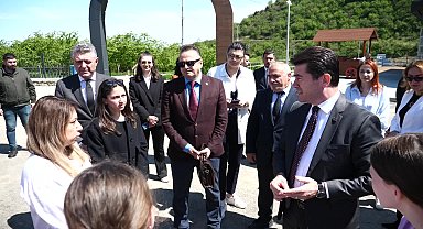 Ortahisar Belediye Başkanı Kaya, yabancı öğrencileri 