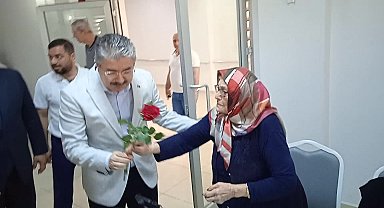 Osmaniye Valisi Erdinç Yılmaz, Anneler Günü dolayısıyla Osmaniye Özden Huzurevini ziyaret etti