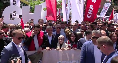 Özgür Özel: “Atatürk Cumhuriyet’i gençlere emanet etti, gençler de bu emanete çok güçlü şekilde sahip çıkıyor”