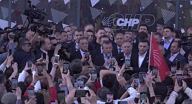 Özgür Özel, CHP İstanbul İl Başkanlığı önünden seslendi: 