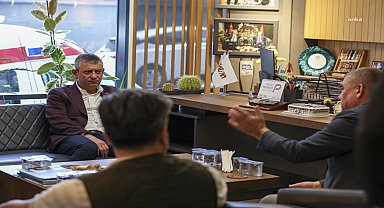 Özgür Özel'den babasını kaybeden eski CHP Amasya Milletvekili Ramis Topal’a taziye ziyareti