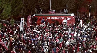 Özgür Özel'e yapılan saldırı sonrası yurttaşlar CHP Genel Merkezi'nde... Gökhan Günaydın: O yumruk memlekete atılmıştır