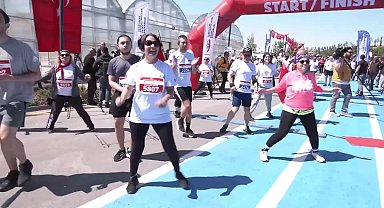 Özgür Özel ve Mansur Yavaş 19 Mayıs Ankara Yarı Maratonu'nun açılışını yaptı