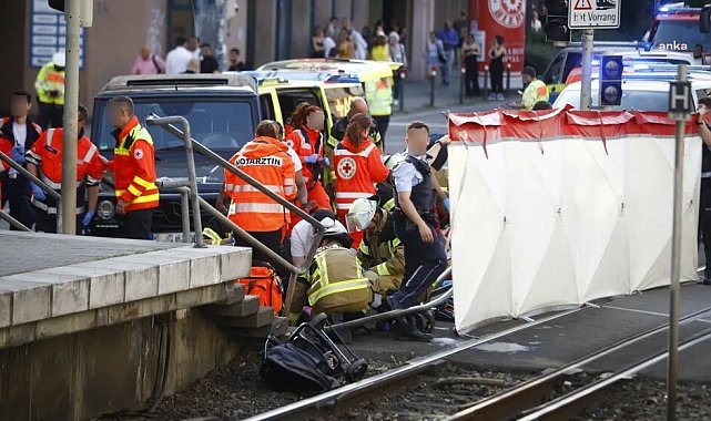 Stuttgart şehir merkezinde araç kalabalığın arasına daldı: 1 kişi öldü 8 kişi yaralandı
