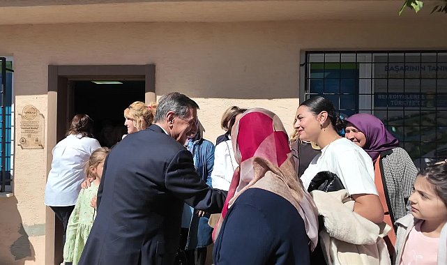 Tepebaşı Belediye Başkanı Ataç, Belde Evi kursiyerlerinin sergi heyecanına ortak oldu