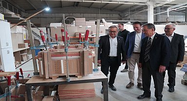 Tepebaşı Belediye Başkanı Ataç'tan Eskişehir'de bulunan fabrikalara ziyaret