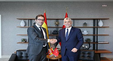 Ticaret Bakanı Bolat, İspanya Ekonomi, Ticaret ve İşletmeler Bakanı Cuerpo ile bir araya geldi