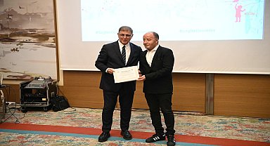 Türkiye Sağlıklı Kentler Birliği toplantısında Kırşehir Belediyesi'nin proje sunumuna ödül