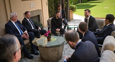 Ukrayna Cumhurbaşkanı Zelenski, ve ABD Başkan Yardımcısı Vance ve Dışişleri Bakanı Rubio ile Roma'da toplantı yaptı