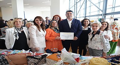 “Üreten Kadınların İzi” yıl sonu sergisi, Ataşehir Belediyesi İnal Aydınoğlu Kültür Merkezi’nde