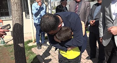 Veli Ağbaba, muhtarlarla bir araya geldi: “PKK’ya silah bırak diyorlar, diğer yandan CHP’li belediyelere terörden dolayı kayyum atıyorlar”