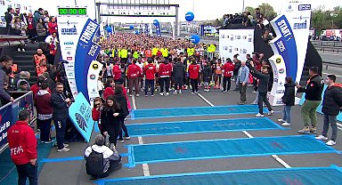 Yarı maraton yardımseverlikte de rekor kırdı