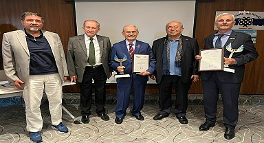 Yılmaz Büyükerşen, havacılık alanına katkılarından dolayı onursal üyelik ödülüne layık görüldü