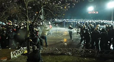 139 sanıklı Saraçhane eylemleri davasında mahkeme, polisler ve bazı kamu görevlilerinin hukuka aykırı eylemleri için suç duyurusu kararı aldı