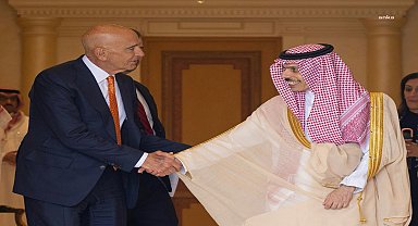ABD'nin Ankara Büyükelçisi ve Suriye Özel Temsilcisi Barrack, Suudi Arabistan Dışişleri Bakanı Al Suud ile görüştü