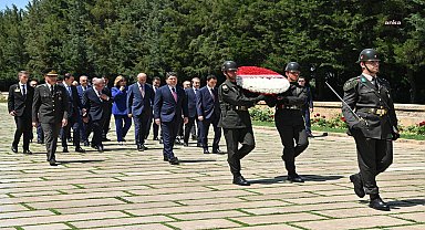 Adalet Bakanı Tunç, Hakimler ve Savcılar Kurulu üyeleriyle birlikte Anıtkabir’i ziyaret etti