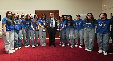 Adana Büyükşehir Belediye Başkanı Karalar, U18 Kızlar Basketbol Takımı’nı ağırladı