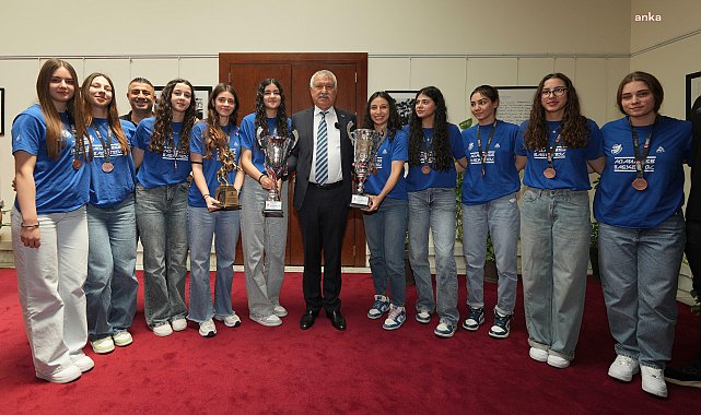 Adana Büyükşehir Belediye Başkanı Karalar, U18 Kızlar Basketbol Takımı’nı ağırladı