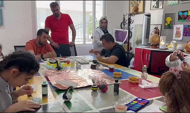 Adıyaman Belediyesi Karne Gününde özel gereksinimli öğrencileri başarı belgesi ile ödüllendirdi