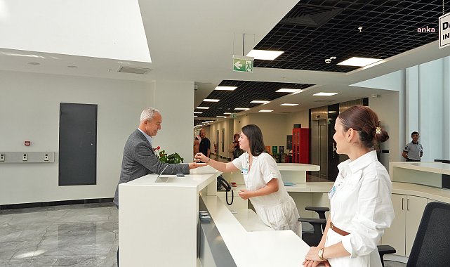Alanya Belediye Başkanı Özçelik, belediye personeliyle bayramlaştı