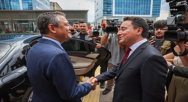 Ali Babacan’dan Özgür Özel’e, Manisa Büyükşehir Belediye Başkanı Ferdi Zeyrek için geçmiş olsun telefonu