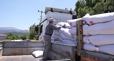 Antalya Büyükşehir Belediyesi’nden Korkutelili çiftçiye yem desteği