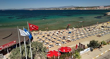 Ayvalık Belediyesi plajlarında Mavi Bayrak göndere çekildi
