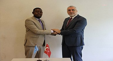 Bakan Işıkhan, Somalili mevkidaşı Adan ile görüştü: Somalili kardeşlerimizin refahı ve huzuru için çalışmalarımızı kararlılıkla sürdüreceğiz