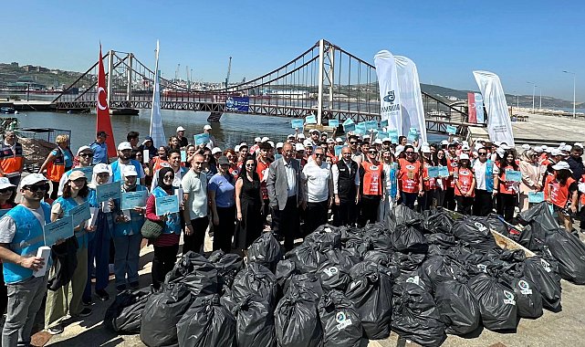 Bandırma Belediyesi, Marmara Denizi Günü'nde bin 500 kilogram atık topladı