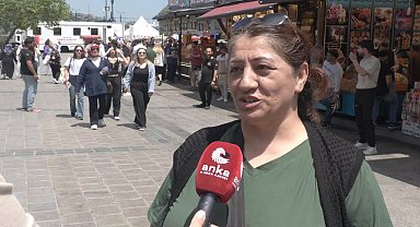Bayram öncesi Eminönü’nde tezgahlara ilgi azdı: “Sadece bakıyoruz, her yer müzelik olmuş, alamıyoruz”